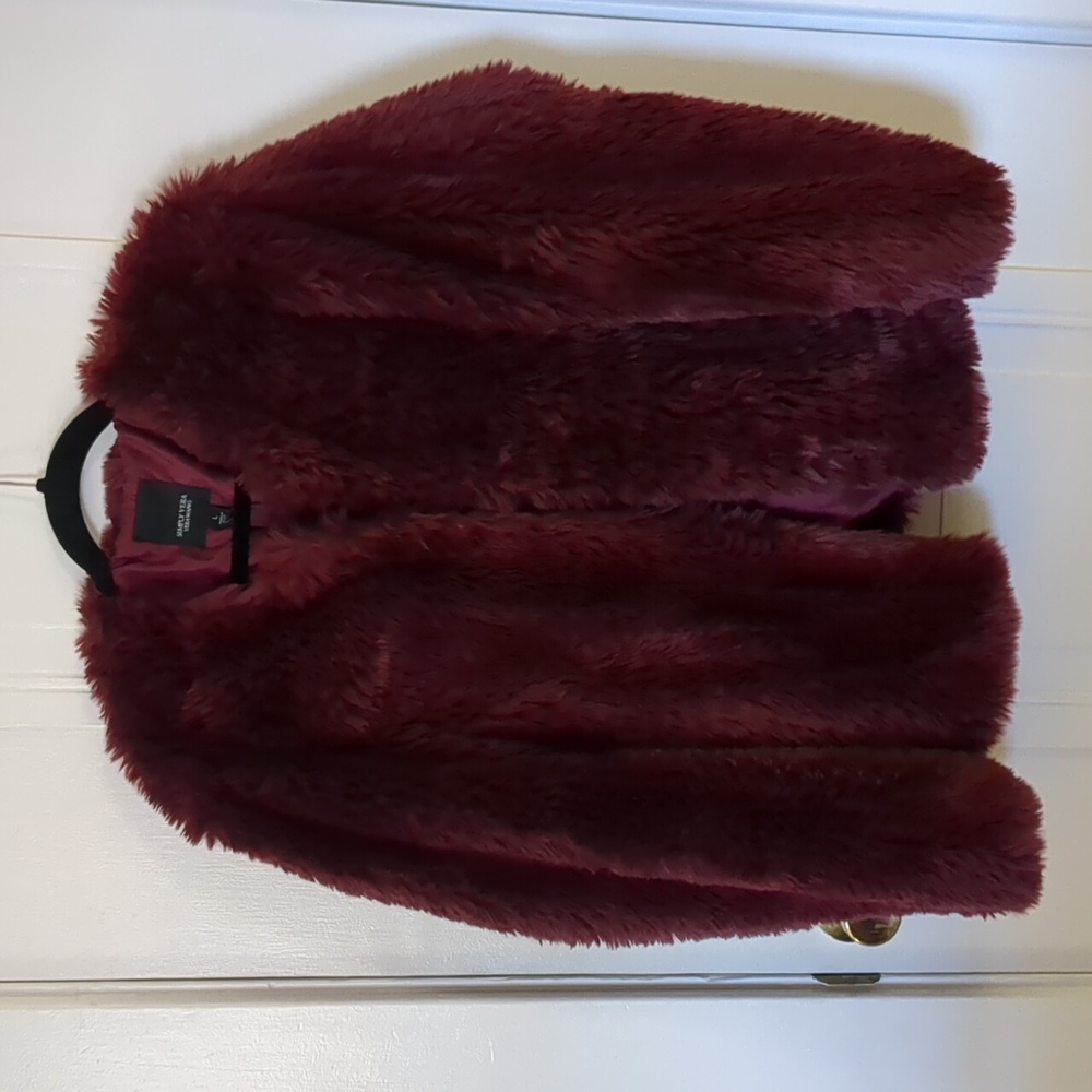 Simply Vera faux fur coat, size Large, Burgundy, never worn